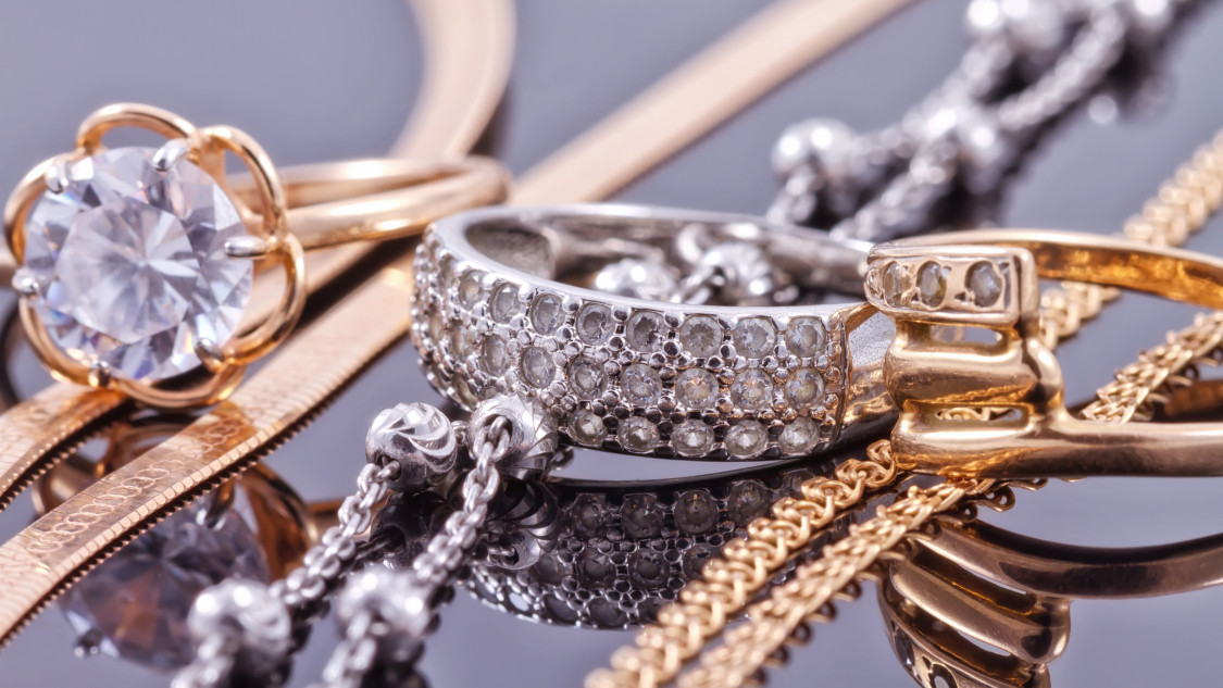 Prečo by ste mali investovať do kúpy šperkov